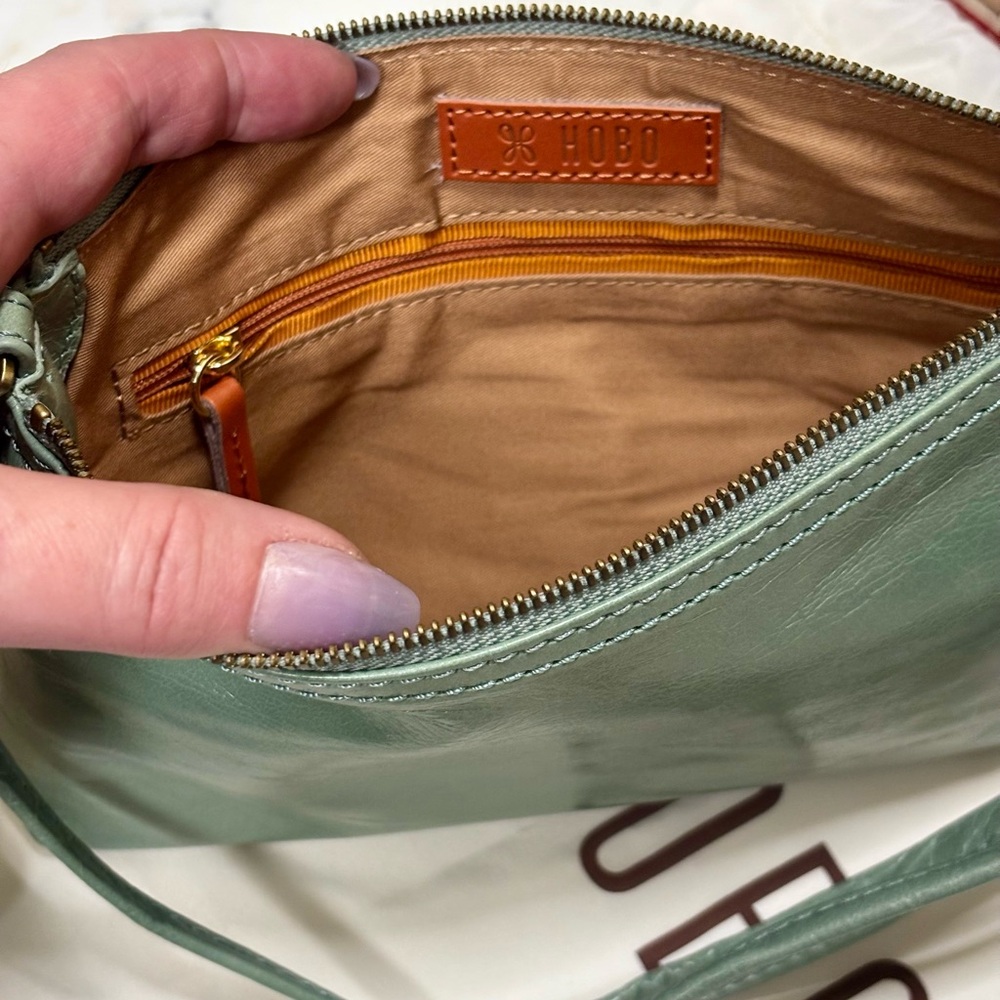 HOBO Jade Darcy Crossbody Leather Bag NWT 💚 - Picture 5 of 16